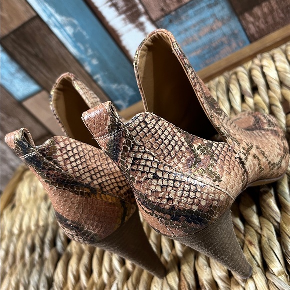 Vince Camuto Tan Snakeskin Heeled Booties 8 - Picture 15 of 15